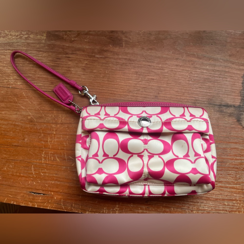 COACH - PINK AND WHITE CLUTCH